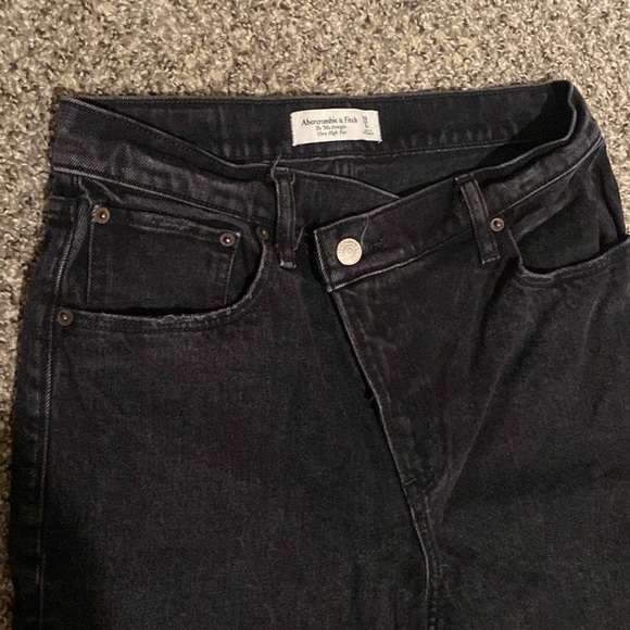 Abercrombie 90’s Straight High Rise Jeans - Picture 3 of 8